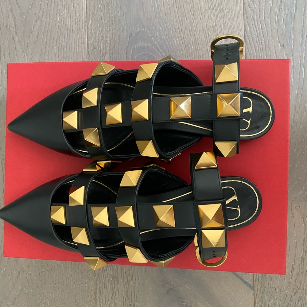 Valentino Roman stud ballerina black with gold studs